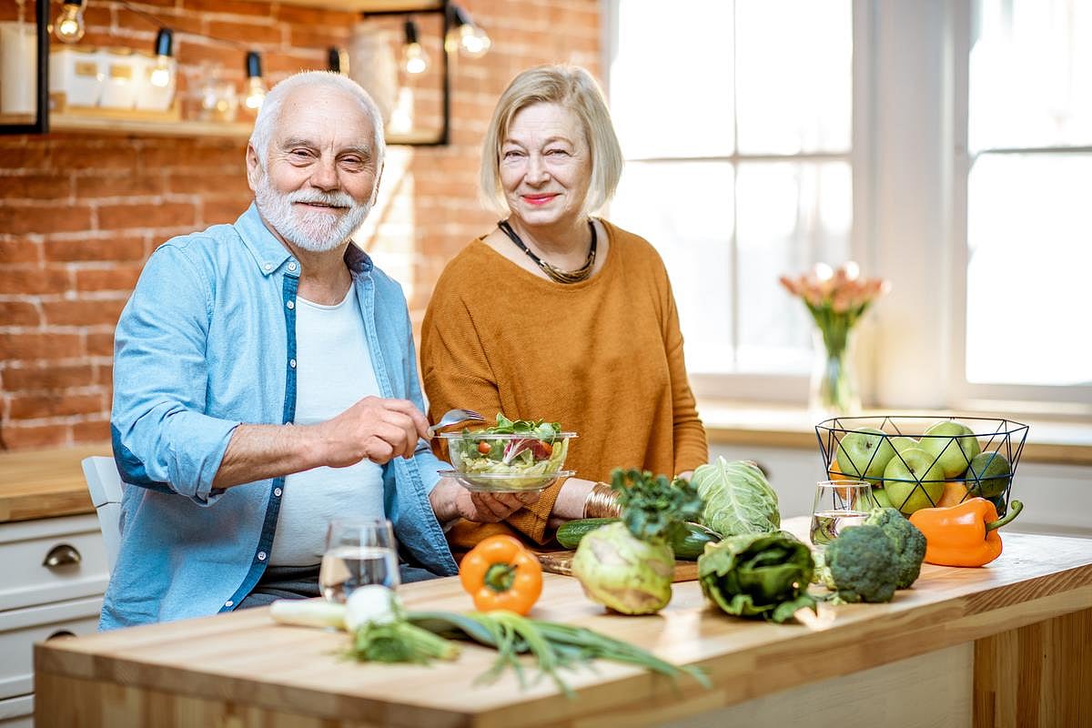 News Picture: Eating Healthier Can Protect Aging Brain