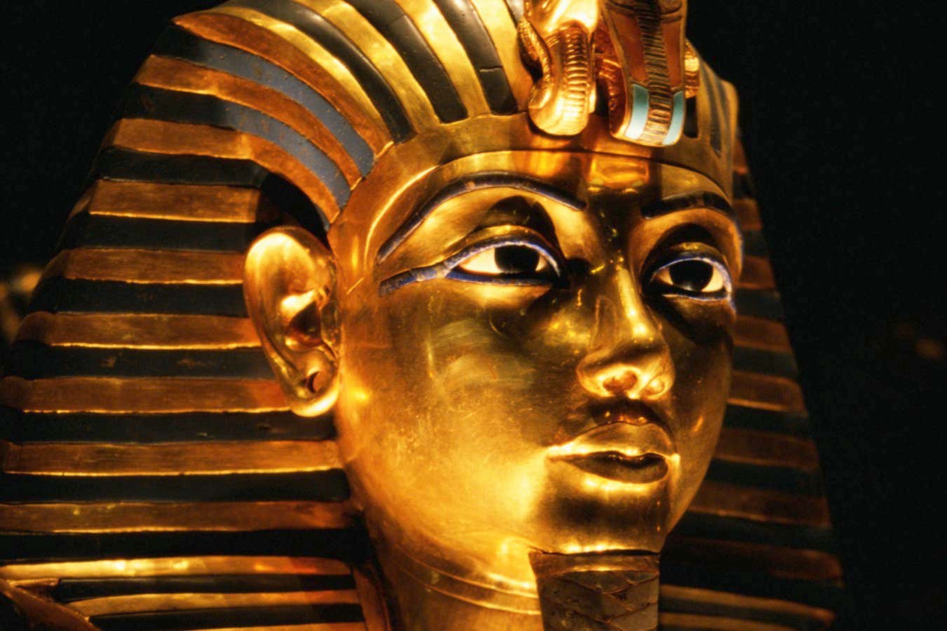 Tutankhamon's solid gold death mask