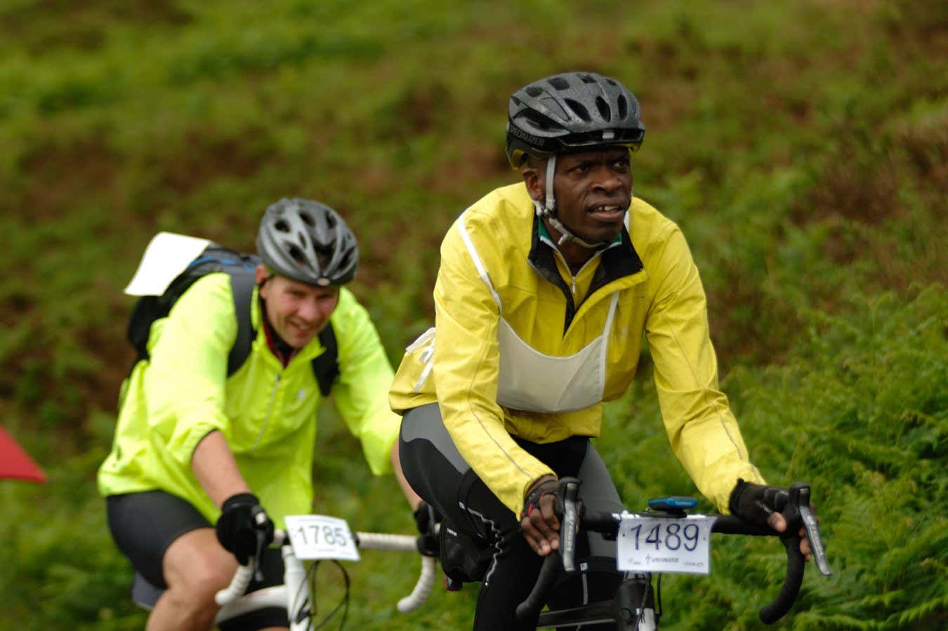 DH0R8Y Cyclists climbing Trendlebere Down on the Dartmoor classic cyclosportive 2013
