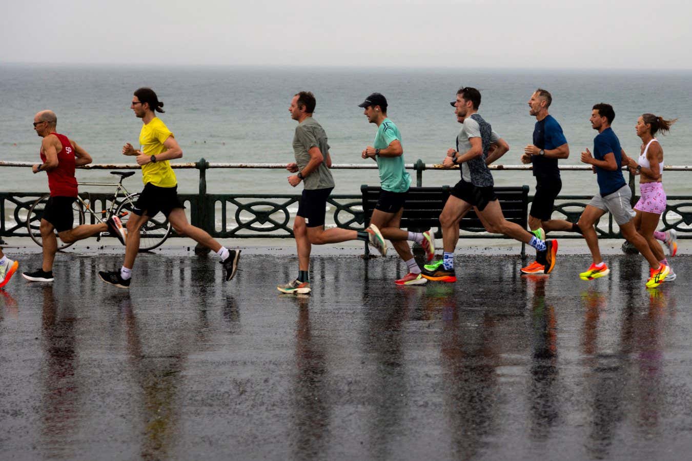 Runners at the seafront. Physical activity helps reduce chronic inflammatoin