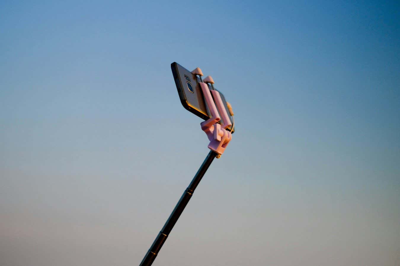 smartphone on monopod