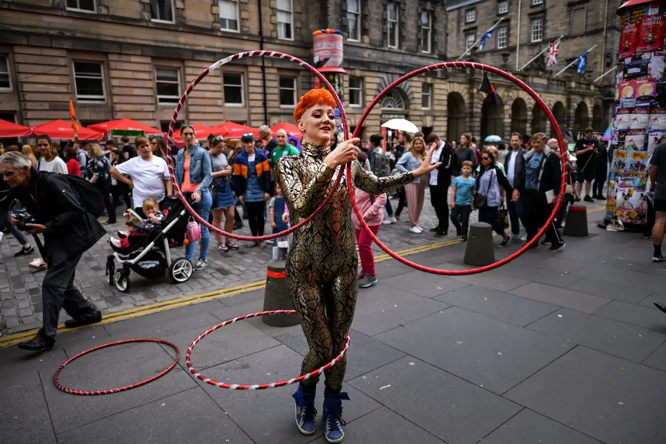 Edinburgh Festival Fringe entertainer performs on the Royal Mile