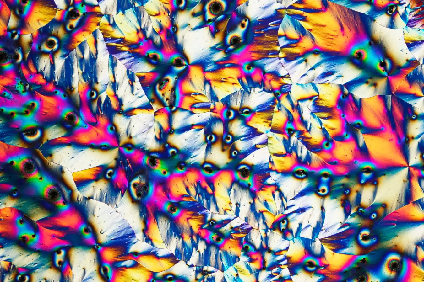 Photograph of vitamin C bending light