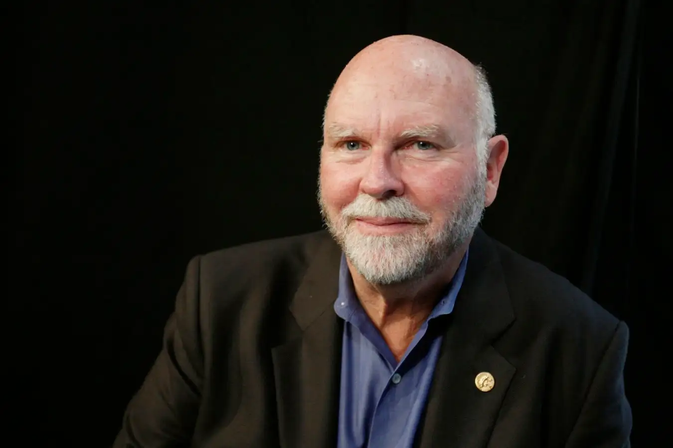 Biologist John Craig Venter poses for a photo inside a Reuters studio in New York's Times Square May 26, 2010. Venter is president of the J. Craig Venter Institute, which conducts research in synthetic biology and the human genome. REUTERS/Jessica Rinaldi (UNITED STATES - Tags: SCI TECH SOCIETY)