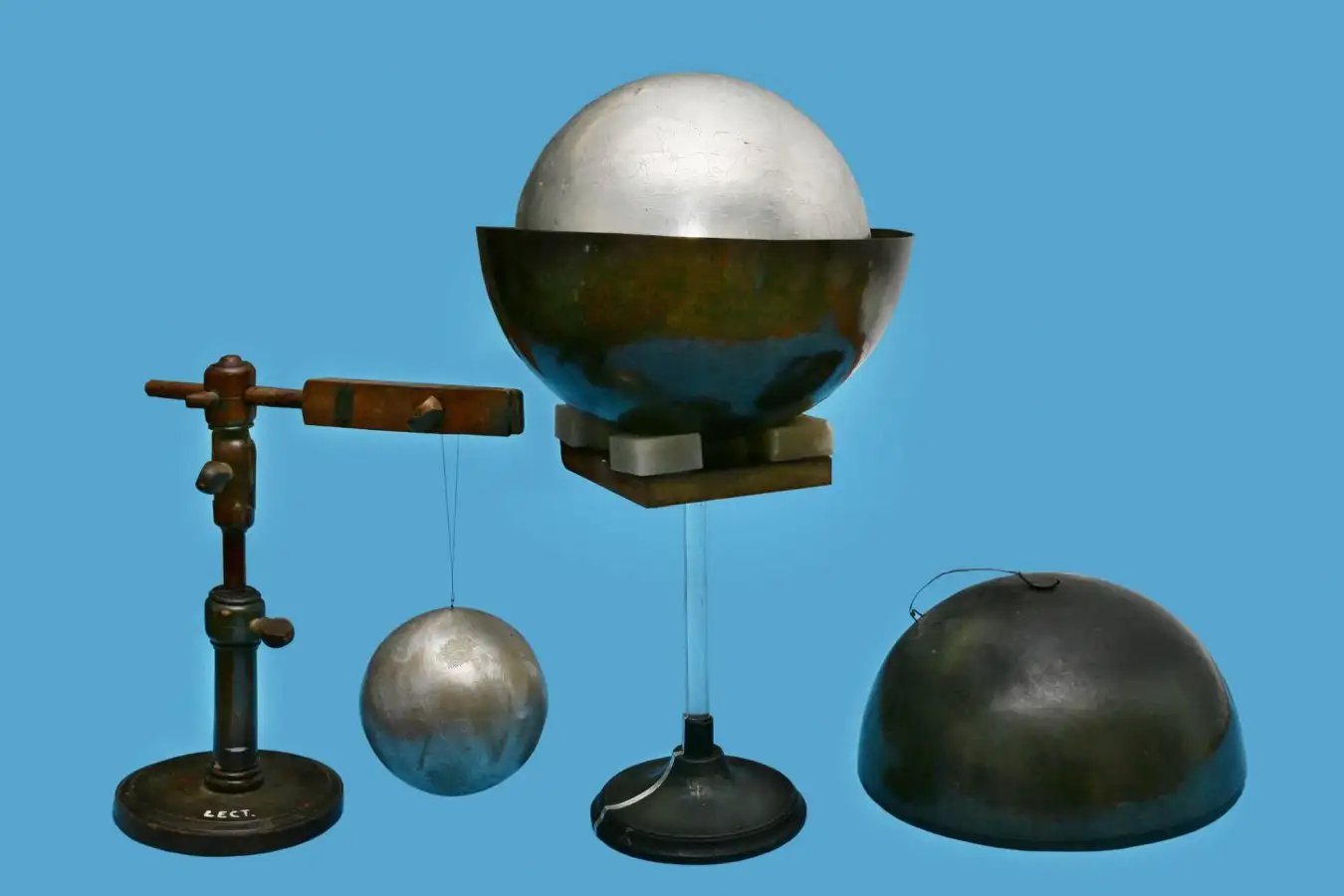 Maxwell's determination of the inverse square law (P2025) Colour photograph of the apparatus used in Maxwell's determination of the inverse square law of electrostatics in 1887-8. The experiments were carried out with Donald MacAlister and resulted in an improvement by a factor of 1000 in the accuracy with which the inverse square law was known to hold good. Information about this document Physical Location: Cavendish Laboratory Classmark: P2025 Subject(s): Maxwell; Inverse square law; Electrostatics; MacAlister Origin Place: Cambridge Date of Creation: 2016 Associated Name(s): Fagan, Kelvin Extent: tiff: 33.7 MB: 72 dpi. 4200 x 2803 Material: Digital colour photograph (tiff) Format: Photograph Author(s) of the Record: TEI created from spreadsheet. Collection: Cavendish Laboratory