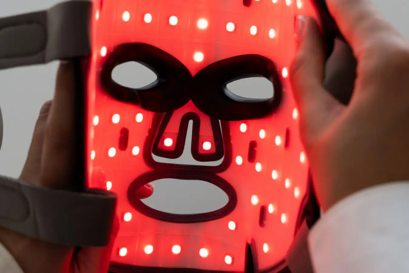A red light face-mask