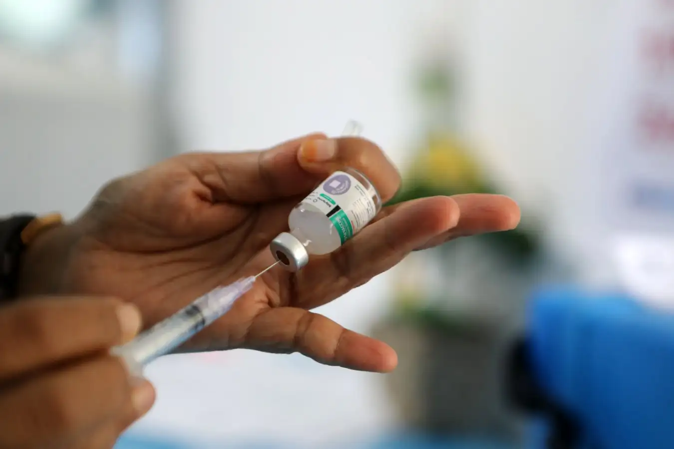 A health worker prepares a diphtheria and tetanus vaccine