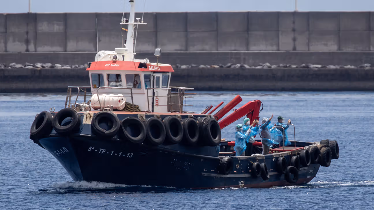Passengers are evacuated by small boat from the MV Hondius