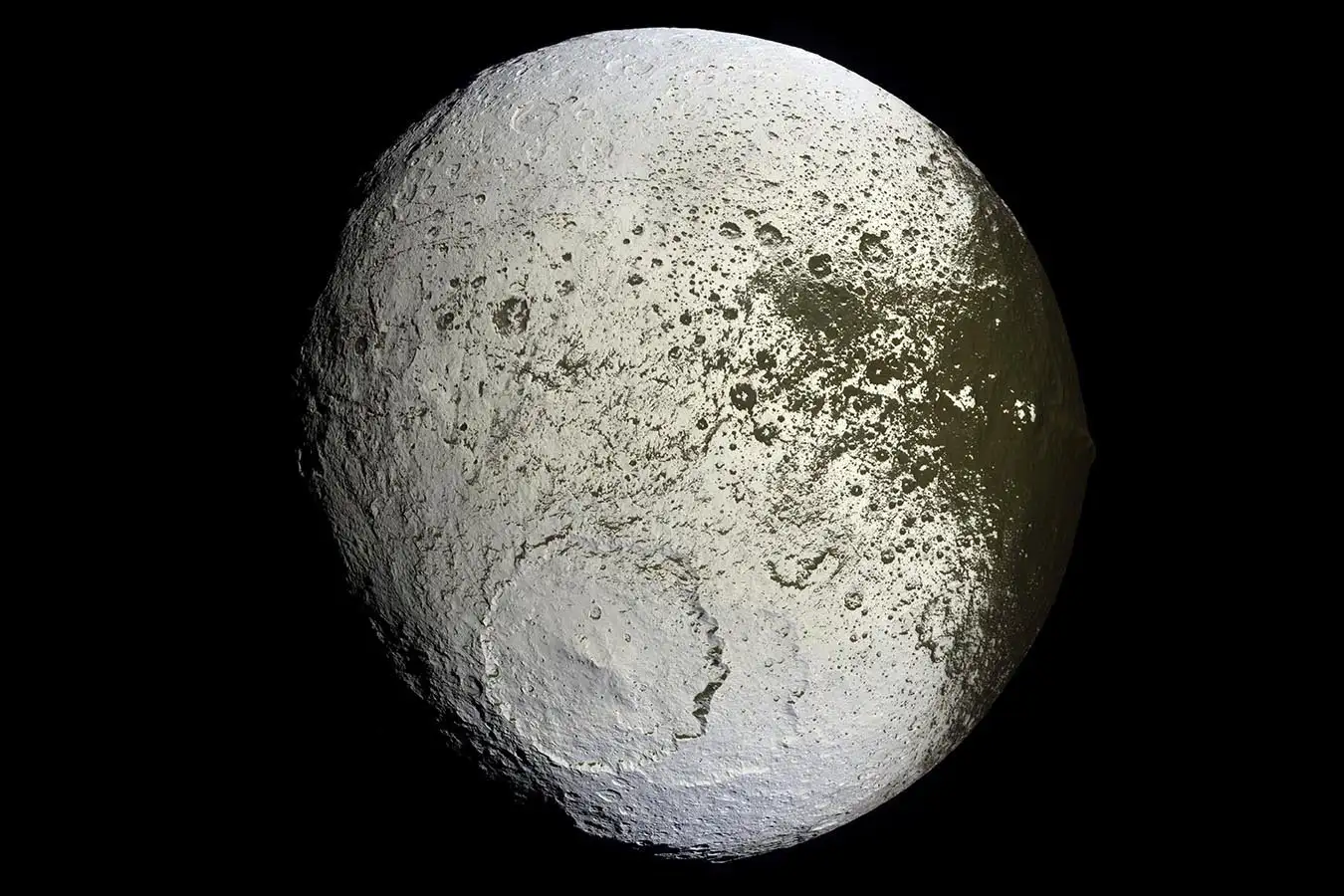 Saturn's moon Iapetus